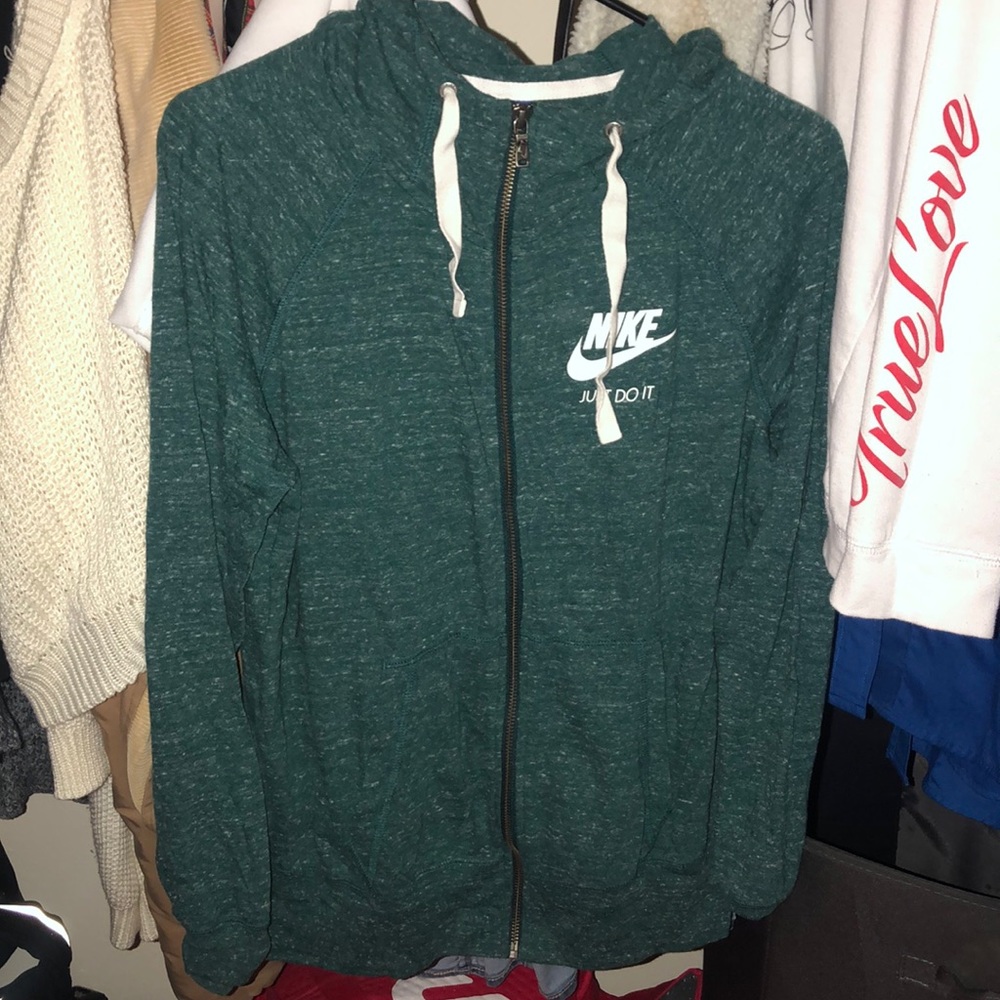 Nike women’s sweater in medium